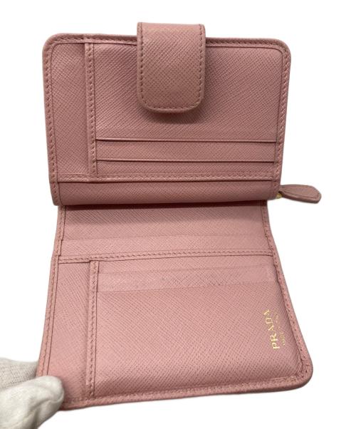 PRADA（プラダ）PRADA (プラダ) サフィアーノ2つ折り財布 ピンクの古着・服飾アイテム