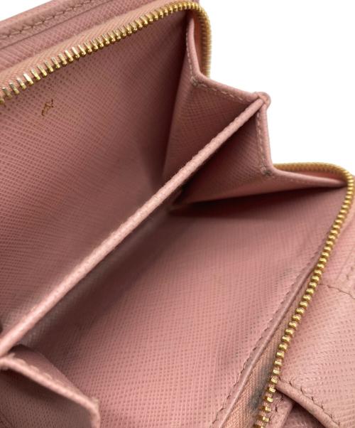 PRADA（プラダ）PRADA (プラダ) サフィアーノ2つ折り財布 ピンクの古着・服飾アイテム