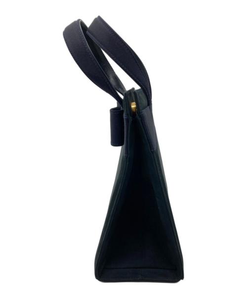 Salvatore Ferragamo（サルヴァトーレ フェラガモ）Salvatore Ferragamo (サルヴァトーレ フェラガモ) ヴァラリボン2WAYバッグ ネイビーの古着・服飾アイテム