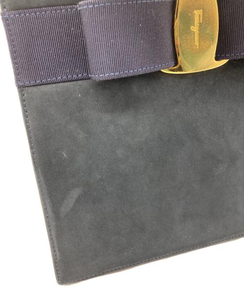 Salvatore Ferragamo（サルヴァトーレ フェラガモ）Salvatore Ferragamo (サルヴァトーレ フェラガモ) ヴァラリボン2WAYバッグ ネイビーの古着・服飾アイテム