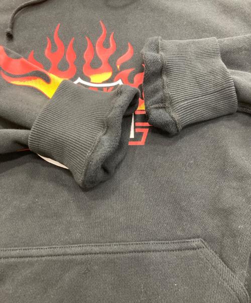 BlackEyePatch（ブラックアイパッチ）BlackEyePatch (ブラックアイパッチ) FLAME RIDER LOGO HOODIE ブラック サイズ:L 未使用品の古着・服飾アイテム