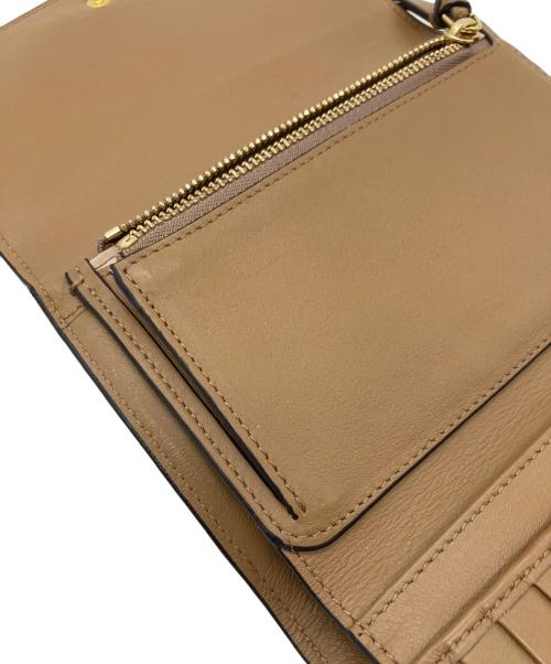 Chloe（クロエ）Chloe (クロエ) チャーム付き 3つ折り財布 ブラウンの古着・服飾アイテム