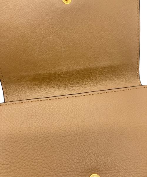 Chloe（クロエ）Chloe (クロエ) チャーム付き 3つ折り財布 ブラウンの古着・服飾アイテム