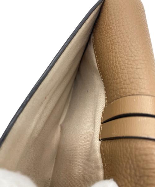 Chloe（クロエ）Chloe (クロエ) チャーム付き 3つ折り財布 ブラウンの古着・服飾アイテム
