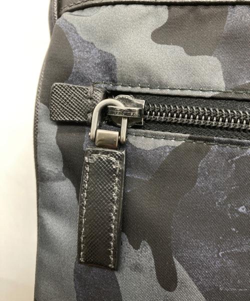 PRADA（プラダ）PRADA (プラダ) カモフラナイロンショルダーバッグ ネイビーの古着・服飾アイテム