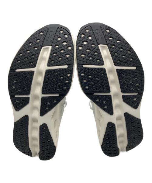 on（オン）On (オン) Cloudsurfer Max ホワイト サイズ:27cmの古着・服飾アイテム