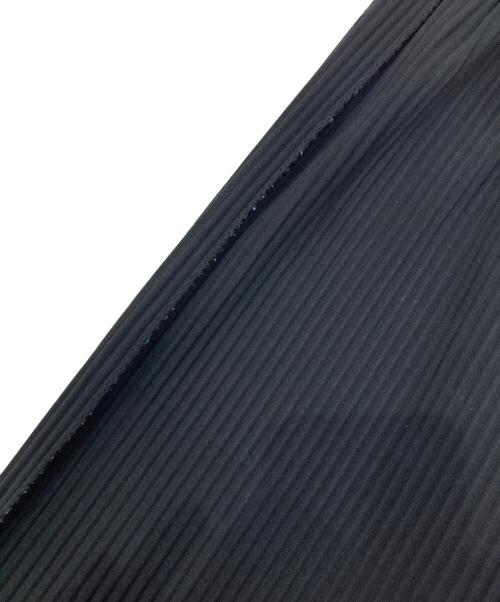 me ISSEY MIYAKE（ミーイッセイ ミヤケ）me ISSEY MIYAKE (ミーイッセイ ミヤケ) サスペンダー付プリーツスカート　MI54KG837 ブラック サイズ:Freeの古着・服飾アイテム