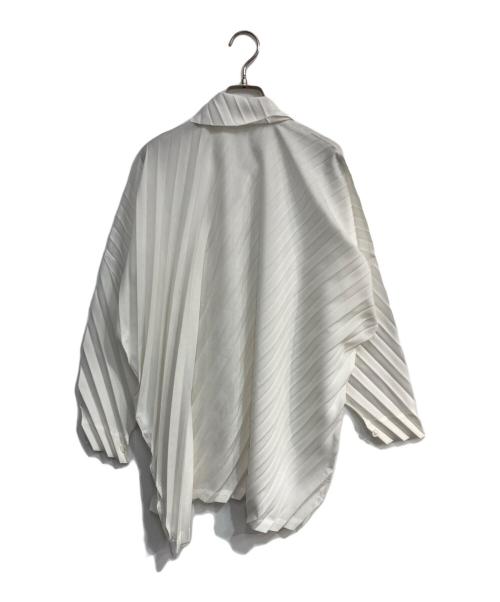me ISSEY MIYAKE（ミーイッセイ ミヤケ）me ISSEY MIYAKE (ミーイッセイ ミヤケ) ANGLE PLEATS SHIRT ホワイト サイズ:Freeの古着・服飾アイテム