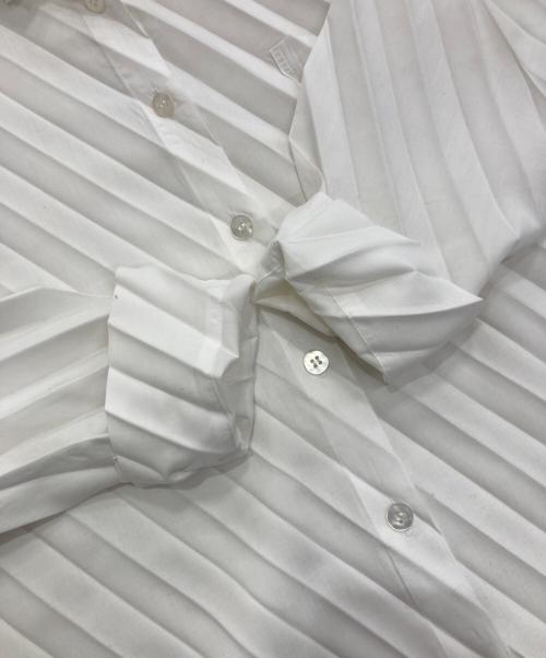 me ISSEY MIYAKE（ミーイッセイ ミヤケ）me ISSEY MIYAKE (ミーイッセイ ミヤケ) ANGLE PLEATS SHIRT ホワイト サイズ:Freeの古着・服飾アイテム
