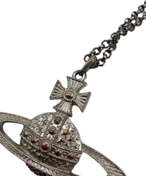 Vivienne Westwood（ヴィヴィアンウエストウッド）Vivienne Westwood (ヴィヴィアンウエストウッド) レリーフ オーブ ペンダント シルバーの古着・服飾アイテム
