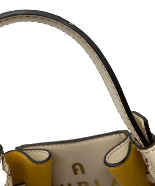 FURLA（フルラ）FURLA (フルラ) MIASTELLA バケットバッグ ベージュの古着・服飾アイテム