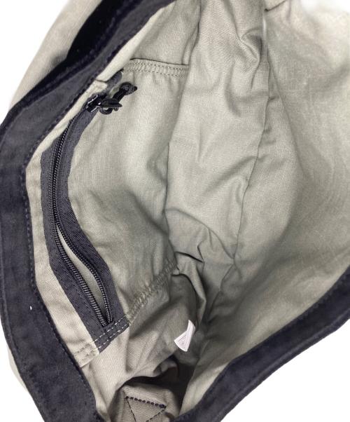 SUPREME（シュプリーム）SUPREME (シュプリーム) Velvet Small Messenger Bag ブラックの古着・服飾アイテム