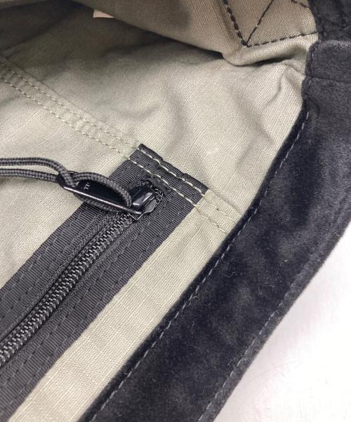 SUPREME（シュプリーム）SUPREME (シュプリーム) Velvet Small Messenger Bag ブラックの古着・服飾アイテム