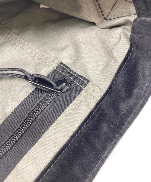 SUPREME（シュプリーム）Supreme (シュプリーム) Velvet Small Messenger Bag ブラックの古着・服飾アイテム