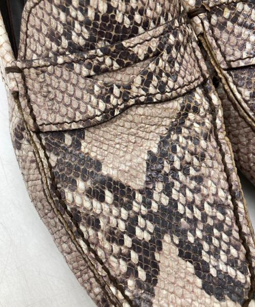 PRADA（プラダ）PRADA (プラダ) パイソン柄ローファー ベージュ サイズ:7の古着・服飾アイテム