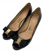 Salvatore Ferragamoサルヴァトーレ フェラガモ）の古着「ヴァラリボンウェッジソールパンプス」｜ブラック