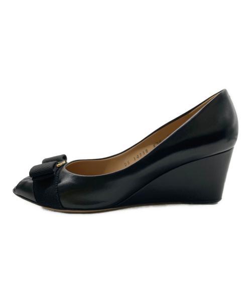 Salvatore Ferragamo（サルヴァトーレ フェラガモ）Salvatore Ferragamo (サルヴァトーレ フェラガモ) ヴァラリボンウェッジソールパンプス ブラック サイズ:5 1/2の古着・服飾アイテム