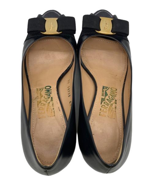 Salvatore Ferragamo（サルヴァトーレ フェラガモ）Salvatore Ferragamo (サルヴァトーレ フェラガモ) ヴァラリボンウェッジソールパンプス ブラック サイズ:5 1/2の古着・服飾アイテム