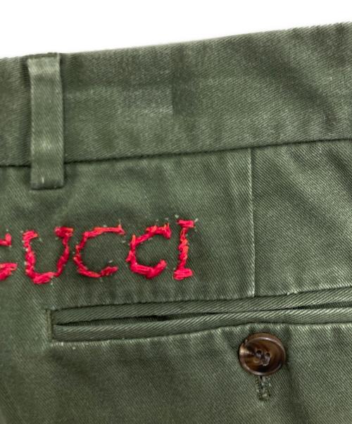 GUCCI（グッチ）GUCCI (グッチ) 刺繍ロゴテーパードパンツ カーキ サイズ:44の古着・服飾アイテム