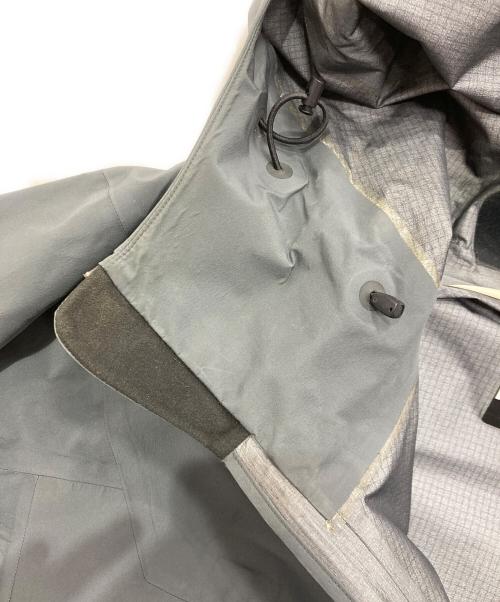ARC'TERYX（アークテリクス）ARC'TERYX (アークテリクス) 'LEAF' Alpha LT Jacket gen2　GORE-TEX  グレー サイズ:Sの古着・服飾アイテム
