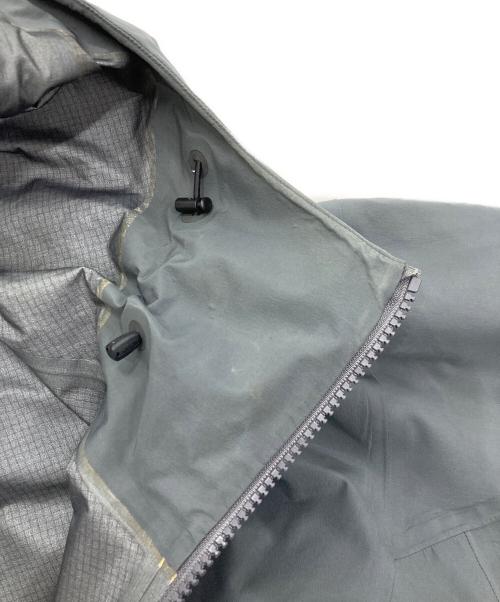 ARC'TERYX（アークテリクス）ARC'TERYX (アークテリクス) 'LEAF' Alpha LT Jacket gen2　GORE-TEX  グレー サイズ:Sの古着・服飾アイテム