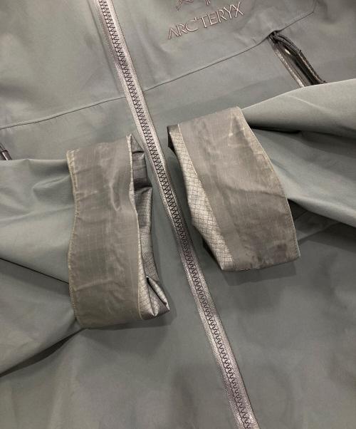 ARC'TERYX（アークテリクス）ARC'TERYX (アークテリクス) 'LEAF' Alpha LT Jacket gen2　GORE-TEX  グレー サイズ:Sの古着・服飾アイテム