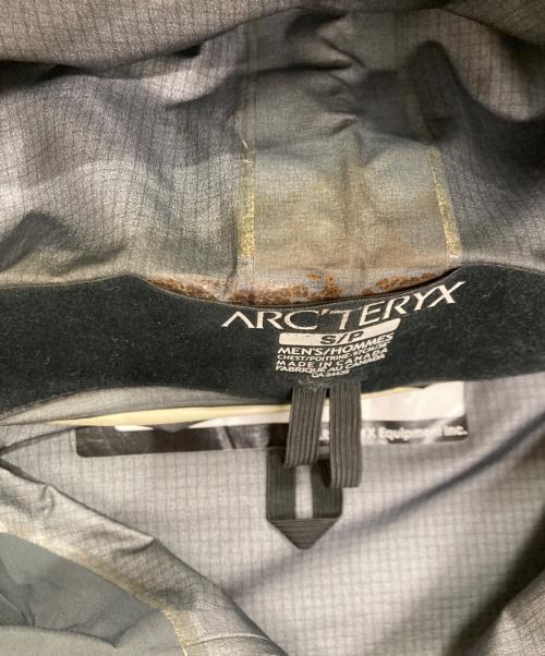ARC'TERYX（アークテリクス）ARC'TERYX (アークテリクス) 'LEAF' Alpha LT Jacket gen2　GORE-TEX  グレー サイズ:Sの古着・服飾アイテム