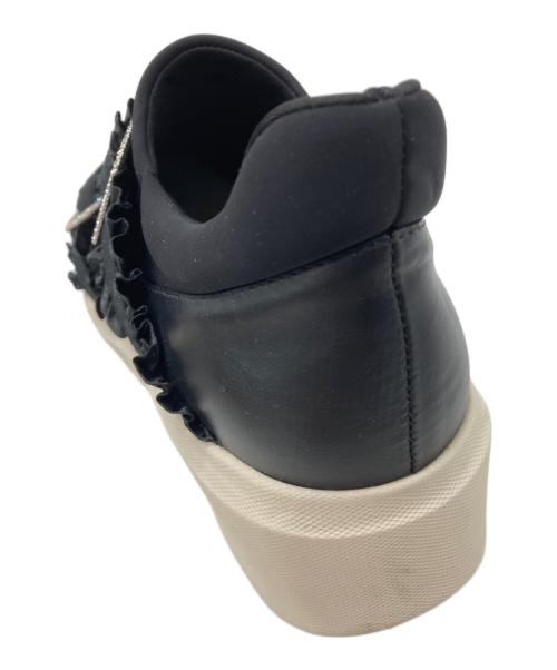 ANTEPRIMA（アンテプリマ）ANTEPRIMA (アンテプリマ) フリルスリッポンスニーカー ブラック サイズ:Lの古着・服飾アイテム