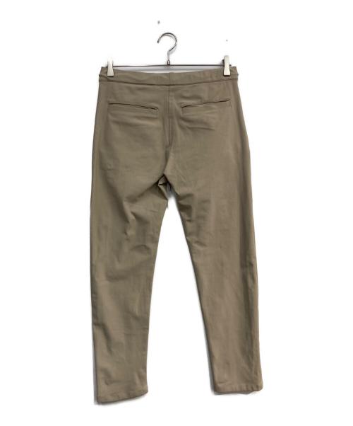 SALUTE HELM（サルートヘルム）SALUTE HELM (サルートヘルム) ハイテンション ストレッチ ジップポケット ジョガーパンツ ベージュ サイズ:44の古着・服飾アイテム