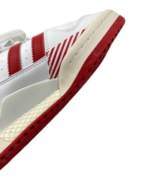 adidas（アディダス）adidas (アディダス) Quiccs (クイックス) FORUM LOW ホワイト×レッド サイズ:28 未使用品の古着・服飾アイテム