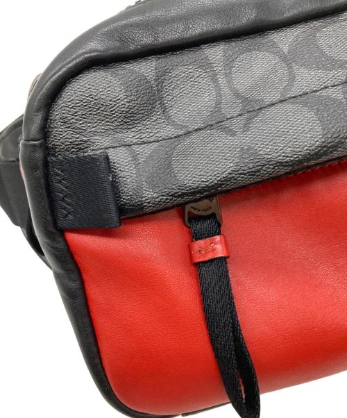 COACH（コーチ）COACH (コーチ) カラーブロックシグネチャーウエストバッグ グレー×レッドの古着・服飾アイテム