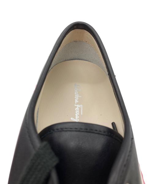 Salvatore Ferragamo（サルヴァトーレ フェラガモ）Salvatore Ferragamo (サルヴァトーレ フェラガモ) STORM ローカットスニーカー ブラック×ピンク サイズ:6Cの古着・服飾アイテム