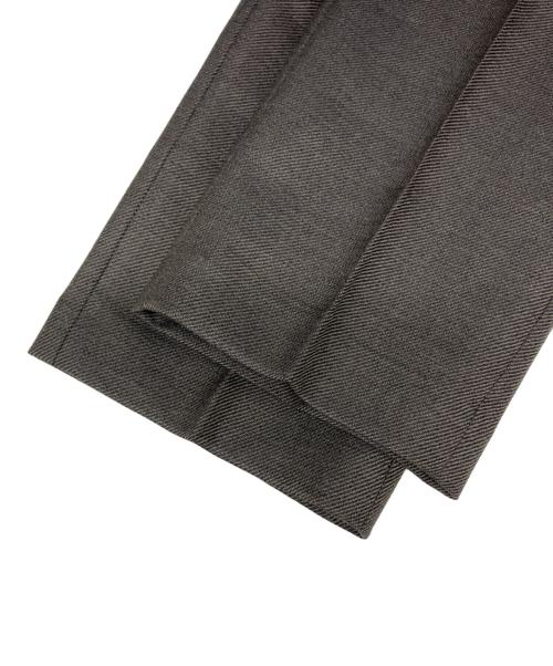 THE RERACS（ザ リラクス）THE RERACS (ザ リラクス) WOOL/MOHAIR PLAIN PLEATED SLIM SLACKS グレー サイズ:46の古着・服飾アイテム