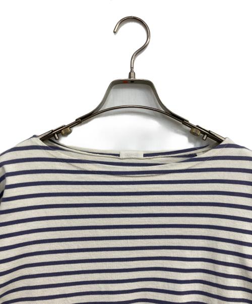 COMOLI（コモリ）COMOLI (コモリ) ボーダーボートネックカットソー ホワイト×パープル サイズ:1の古着・服飾アイテム