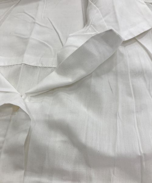 ISSEY MIYAKE（イッセイミヤケ）ISSEY MIYAKE (イッセイミヤケ) 半袖プリーツシャツ ホワイト サイズ:3の古着・服飾アイテム