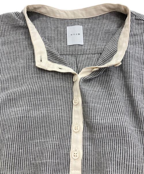 休日と詩（キュウジツトウタ）休日と詩 (キュウジツトウタ) 風まちロングシャツ グレー サイズ:-の古着・服飾アイテム