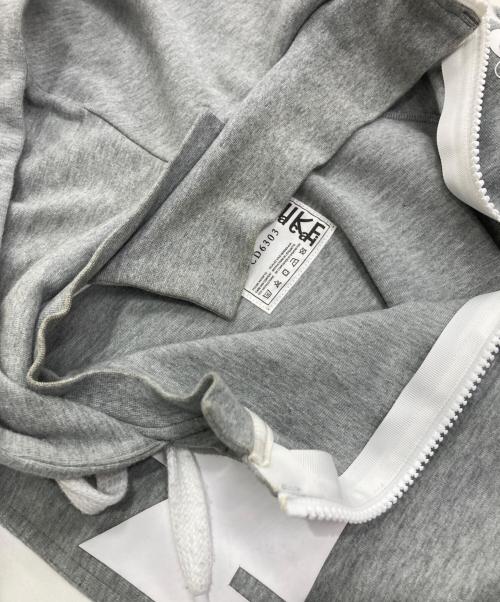 NIKE（ナイキ）NIKE (ナイキ) sacai (サカイ) ジップパーカー グレー サイズ:Mの古着・服飾アイテム