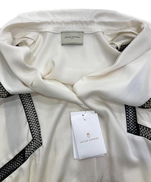UNITED ARROWS（ユナイテッドアローズ）UNITED ARROWS (ユナイテッドアローズ) サテン オープンカラー シャツブラウス オフホワイト サイズ:Free 未使用品の古着・服飾アイテム