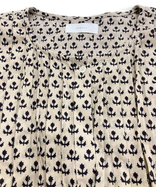 KAGURE（カグレ）kagure (カグレ) コットンプリントタックワンピース ベージュ×ブラック サイズ:Freeの古着・服飾アイテム