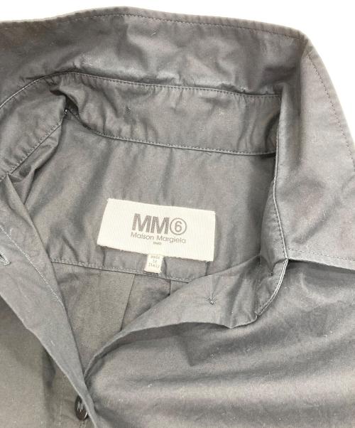 MM6 Maison Margiela（エムエムシックスメゾンマルジェラ）MM6 Maison Margiela (エムエムシックスメゾンマルジェラ) コットンシャツ リバースロゴプリント バックリボン ブラック サイズ:38の古着・服飾アイテム