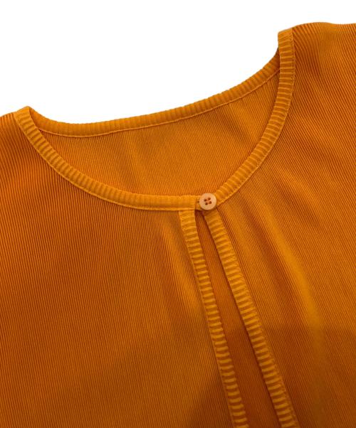 ISSEY MIYAKE（イッセイミヤケ）ISSEY MIYAKE (イッセイミヤケ) 半袖プリーツカーディガン オレンジ サイズ:3の古着・服飾アイテム