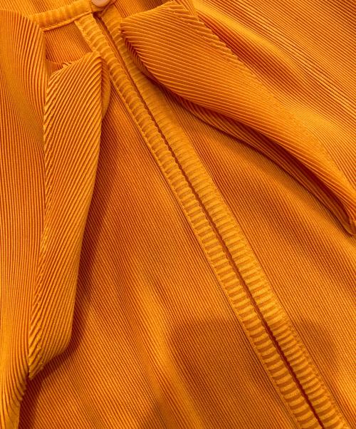 ISSEY MIYAKE（イッセイミヤケ）ISSEY MIYAKE (イッセイミヤケ) 半袖プリーツカーディガン オレンジ サイズ:3の古着・服飾アイテム