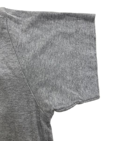 PLAY COMME des GARCONS（プレイコムデギャルソン）PLAY COMME des GARCONS (プレイコムデギャルソン) ワッペンTシャツ グレー サイズ:Lの古着・服飾アイテム