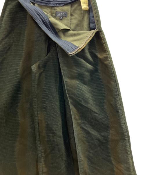 A.P.C.（アーペーセー）A.P.C. (アーペーセー) パイソン柄モールスキンパンツ カーキ サイズ:Mの古着・服飾アイテム