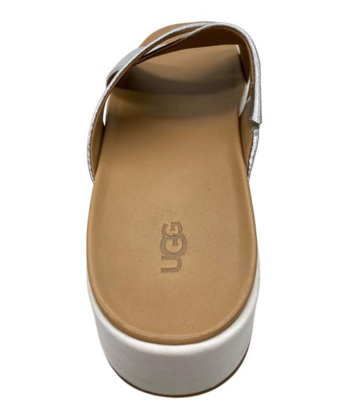 UGG（アグ）UGG (アグ) クロスストラップサンダル シルバー サイズ:24㎝の古着・服飾アイテム