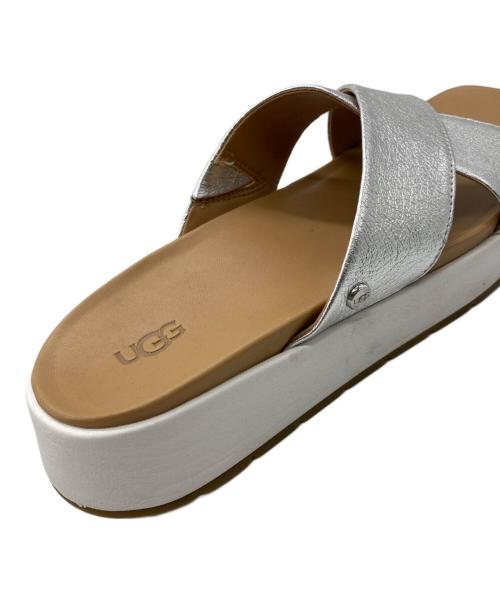 UGG（アグ）UGG (アグ) クロスストラップサンダル シルバー サイズ:24㎝の古着・服飾アイテム