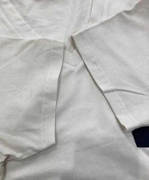 PRADA（プラダ）PRADA (プラダ) Vネックロゴ半袖Tシャツ ホワイト サイズ:Ⅿの古着・服飾アイテム