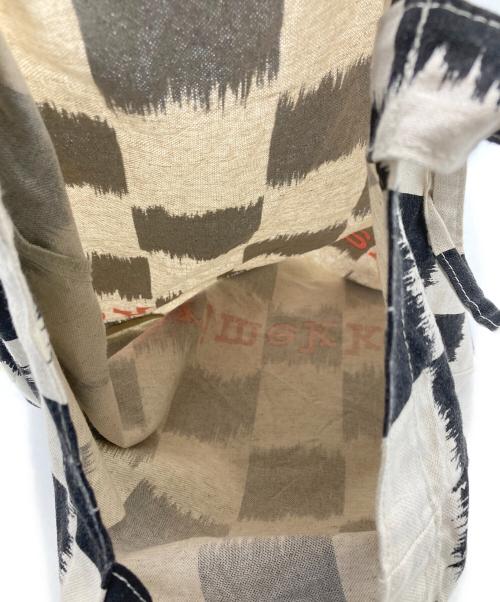 marimekko（マリメッコ）marimekko (マリメッコ) VANKKA JAKALA PLACEMENT キャンバストートバッグ ベージュ×ブラックの古着・服飾アイテム
