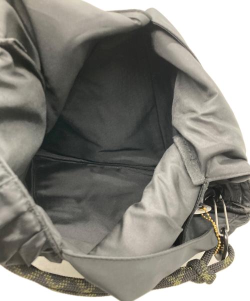 OUTDOOR（アウトドア）OUTDOOR (アウトドア) RISLEY (リズレー) トライアングルフリルバッグ ブラックの古着・服飾アイテム