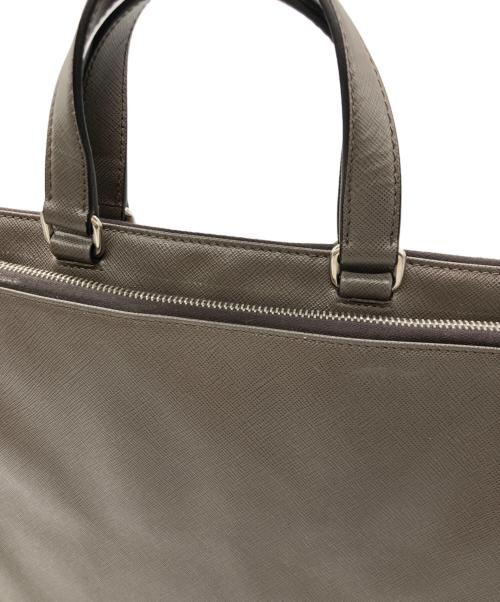 PRADA（プラダ）PRADA (プラダ) サフィアーノレザーブリーフケース グレージュの古着・服飾アイテム